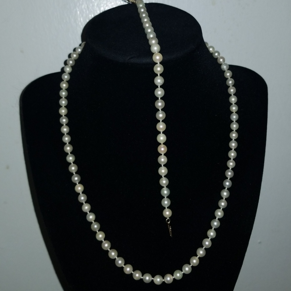 Pearl necklace & pearl bracelet